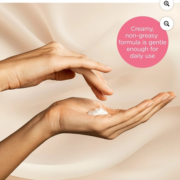 Bodycology glow up gift set in whipped vanilla - Picture 4 of 4